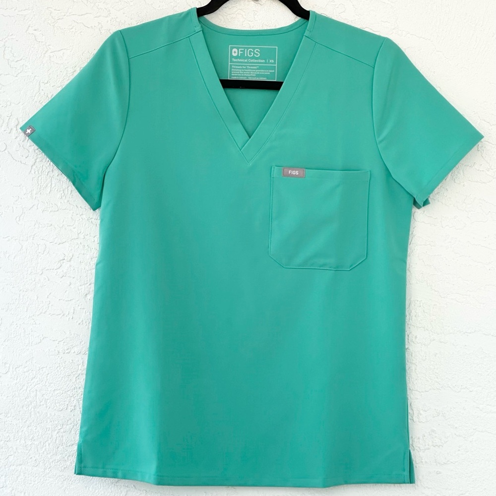 Figs Surgical Green Short Sleeve V-Neck Scrub Top - Picture 2 of 9